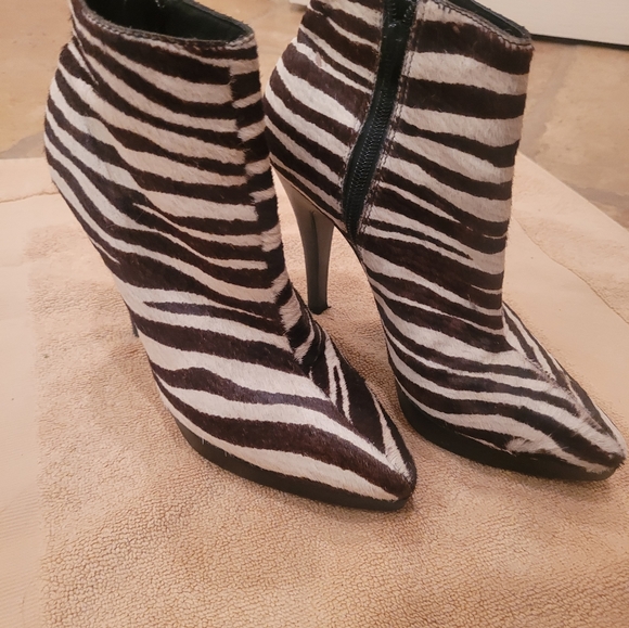 Steve Madden Zebra booties - Picture 3 of 12